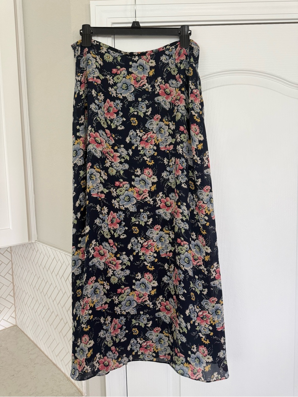 Lauren Ralph Lauren Navy Floral Silk Skirt Size 10 - Picture 2 of 5